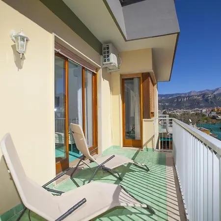 Super Attico Vista Mare Con Piscina Сорренто